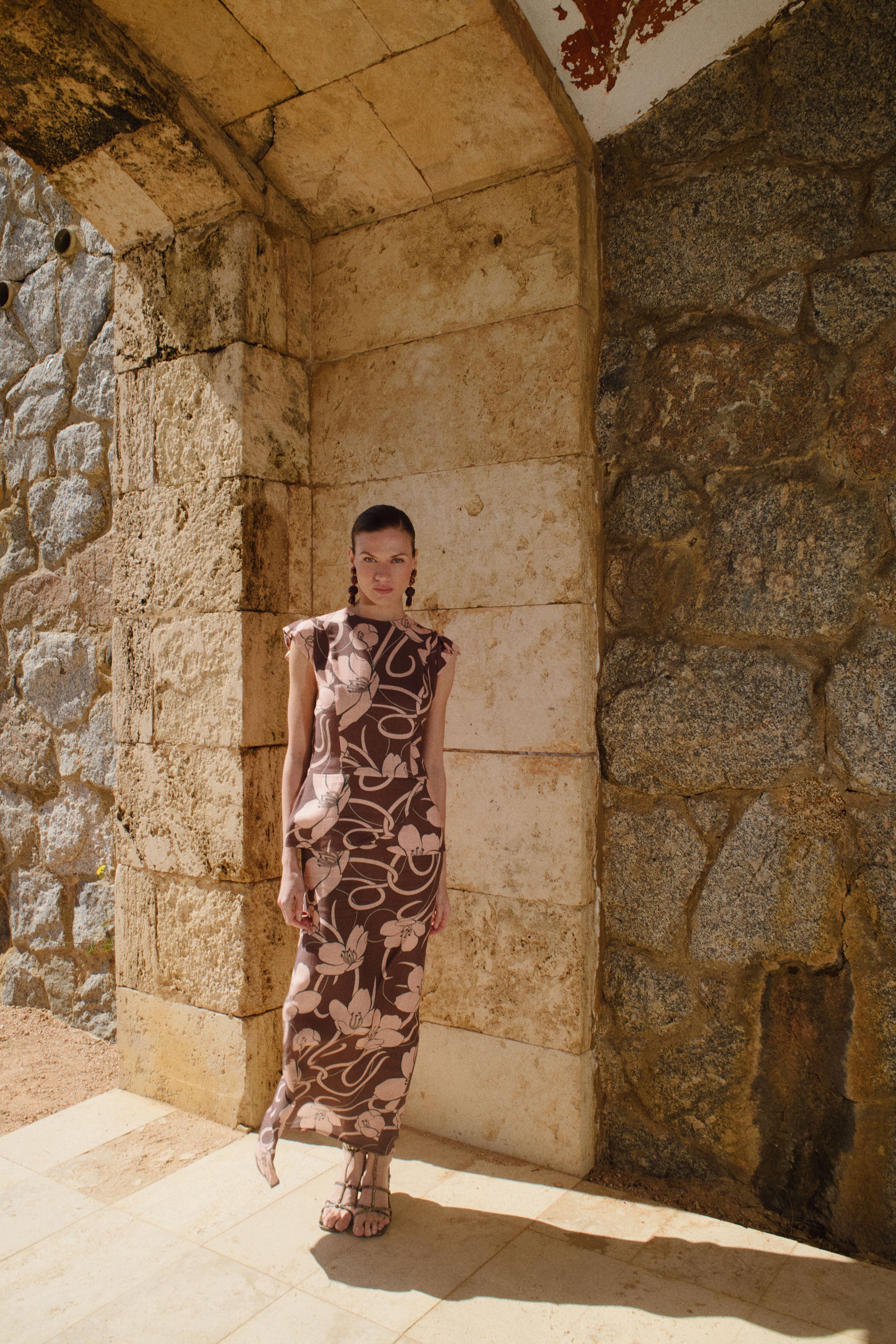Vestido de fiesta midi estampado floral marrón
