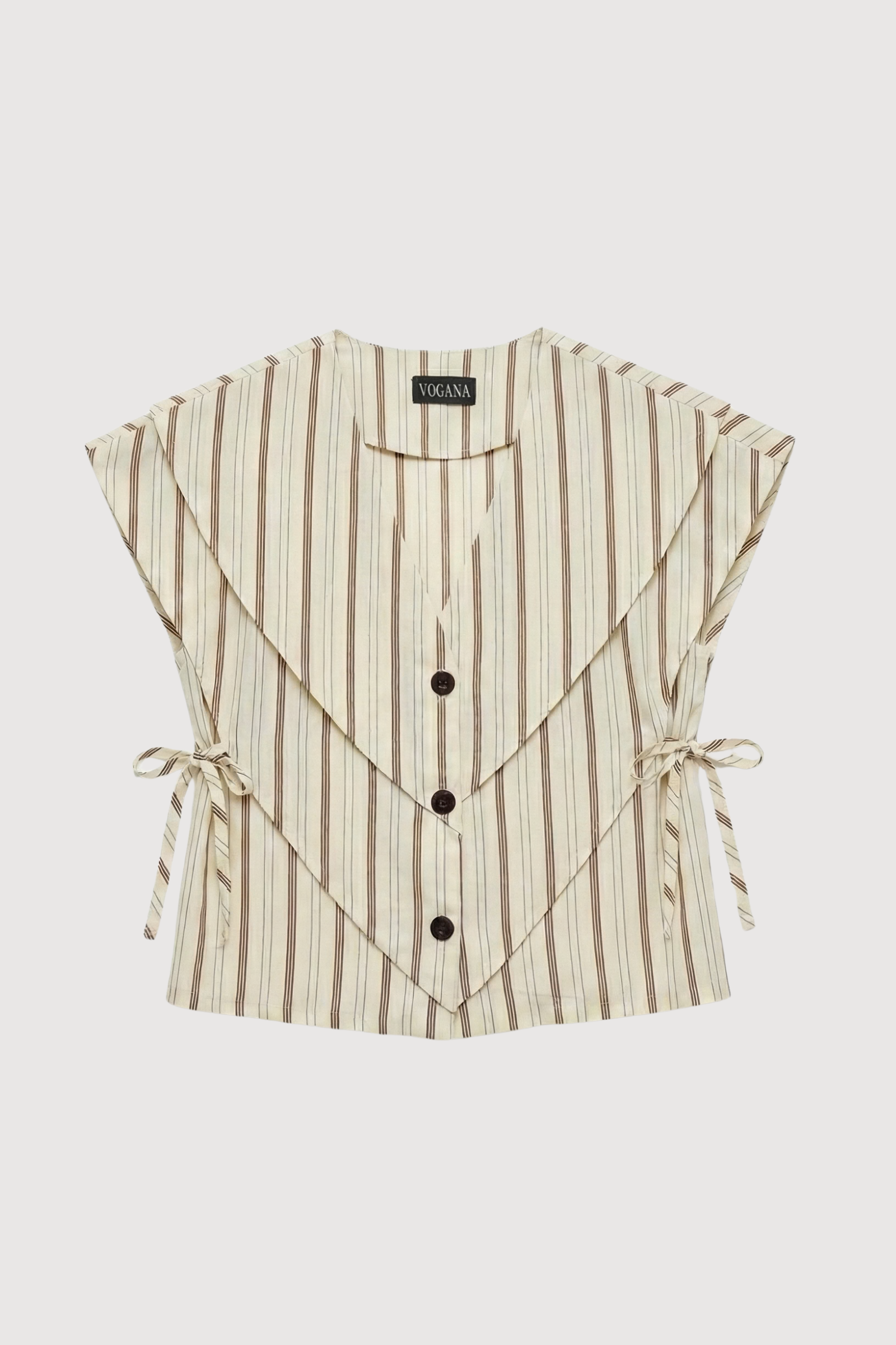 Top de manga corta en color crudo con rayas y escote en uve. Este top cuenta con capas superpuestas y tiene detalle con lazada en el lateral.