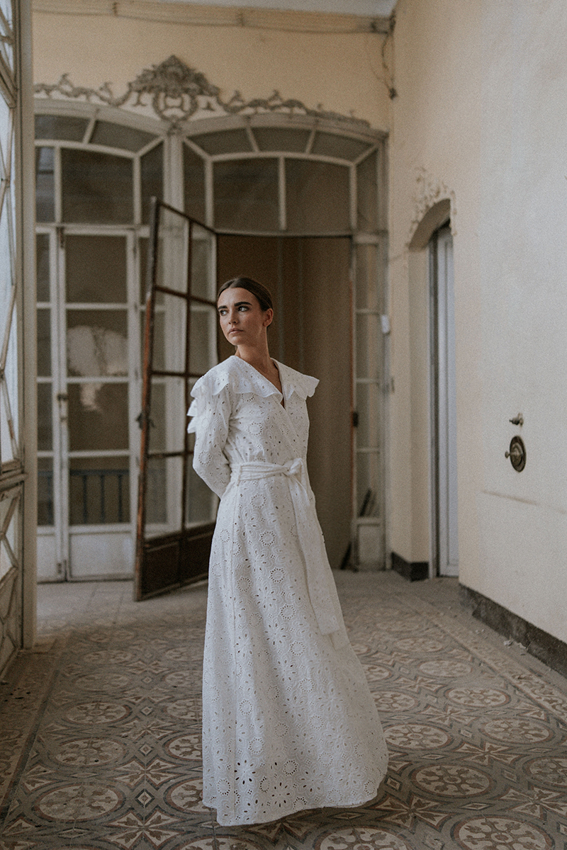 Bata Brocados blanca